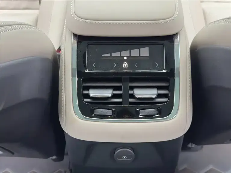 Volvo XC90 PHEV 沃尔沃XC90插电式混动 2025款 T8 智尊豪华版 7座