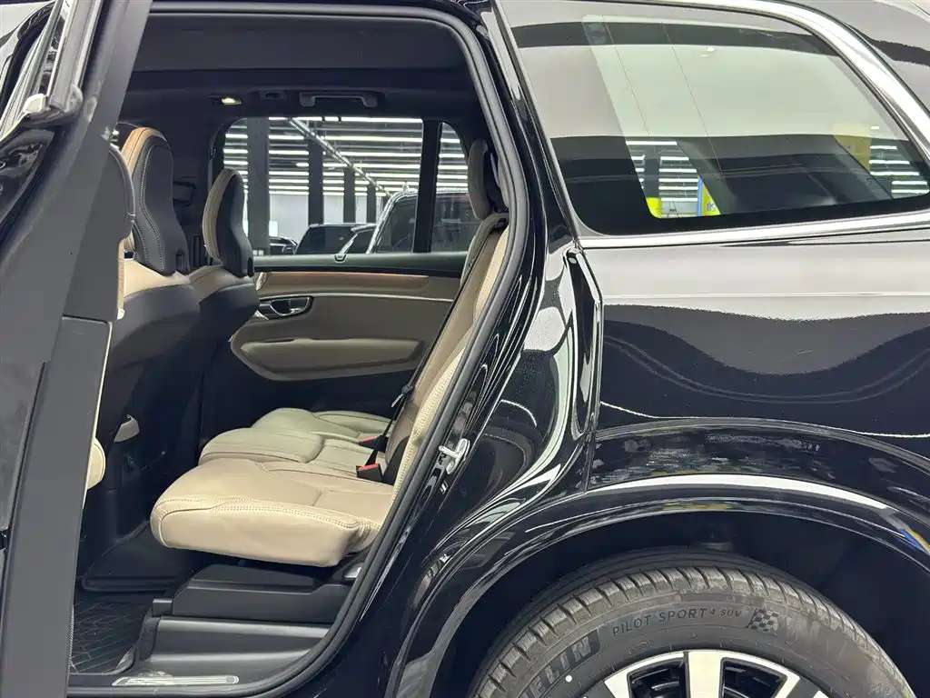 Volvo XC90 PHEV 沃尔沃XC90插电式混动 2025款 T8 智尊豪华版 7座