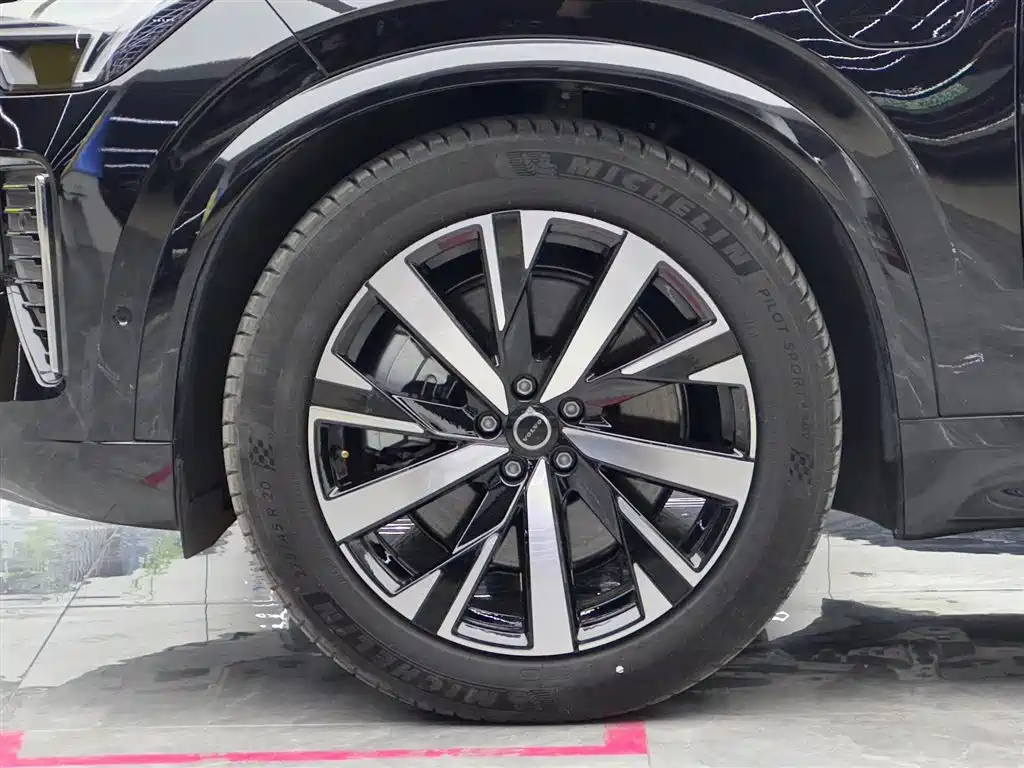 Volvo XC90 PHEV 沃尔沃XC90插电式混动 2025款 T8 智尊豪华版 7座