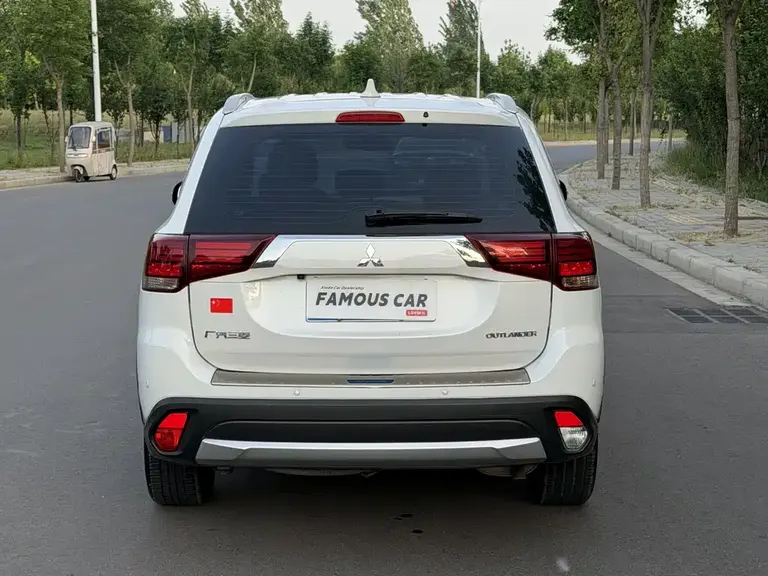 Mitsubishi Outlander 2.0 L 2 WD Glory 5-seat