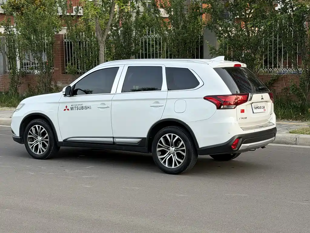 Outlander 2.0 L 2 WD Glory 5-seat