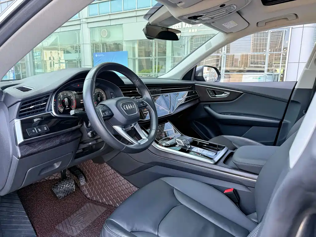 Audi Q8 55 TFSI Luxury Dynamic