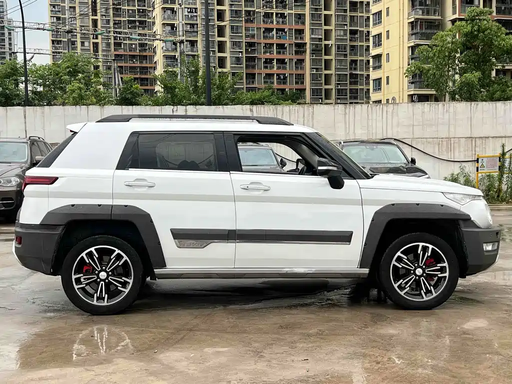 Beijing Offroad BJ20 1.5 T CVT Luxury