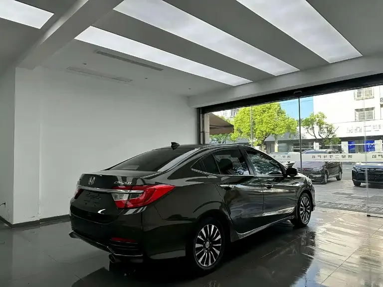 Honda Crider 1.8 L Auto Luxury