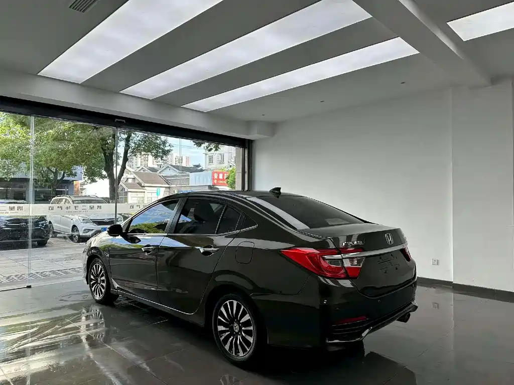 Crider 1.8 L Auto Luxury