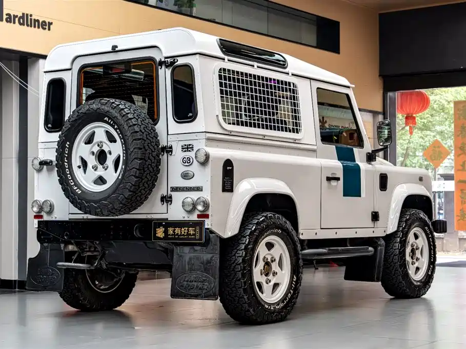 Land Rover Defender · Limited