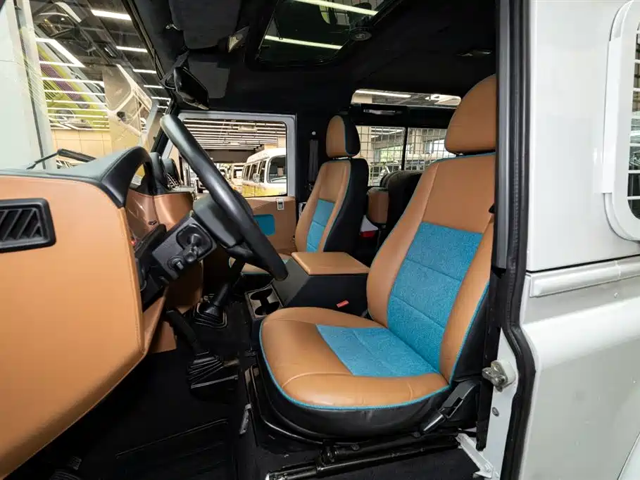 Land Rover Defender · Limited