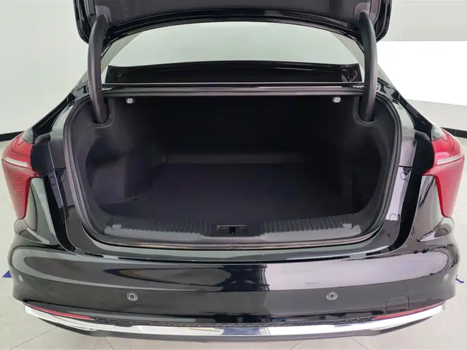 Hongqi H5 2.0 T Auto Connected Flagship Enjoyment