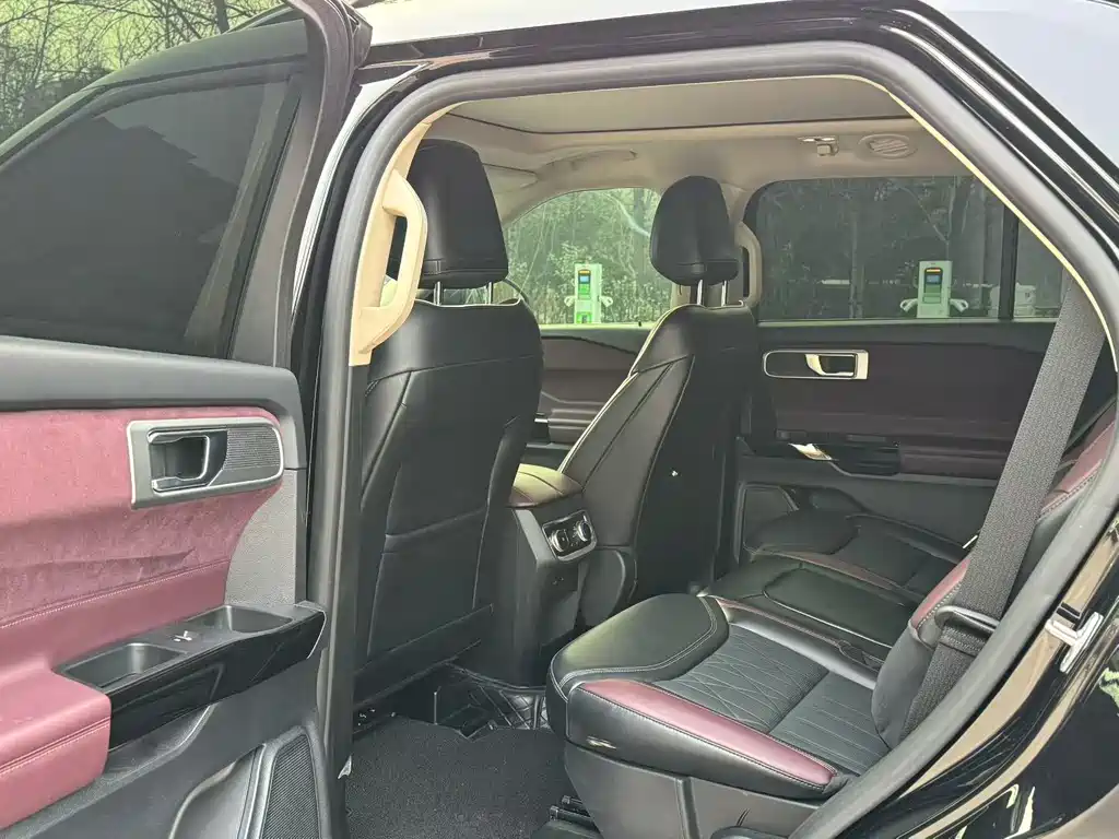 Explorer EcoBoost 285 4 WD Titanium 7-seat