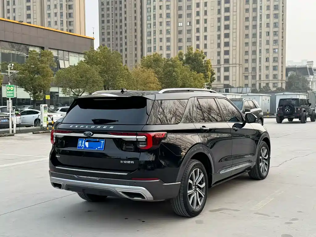 Explorer EcoBoost 285 4 WD Titanium 7-seat