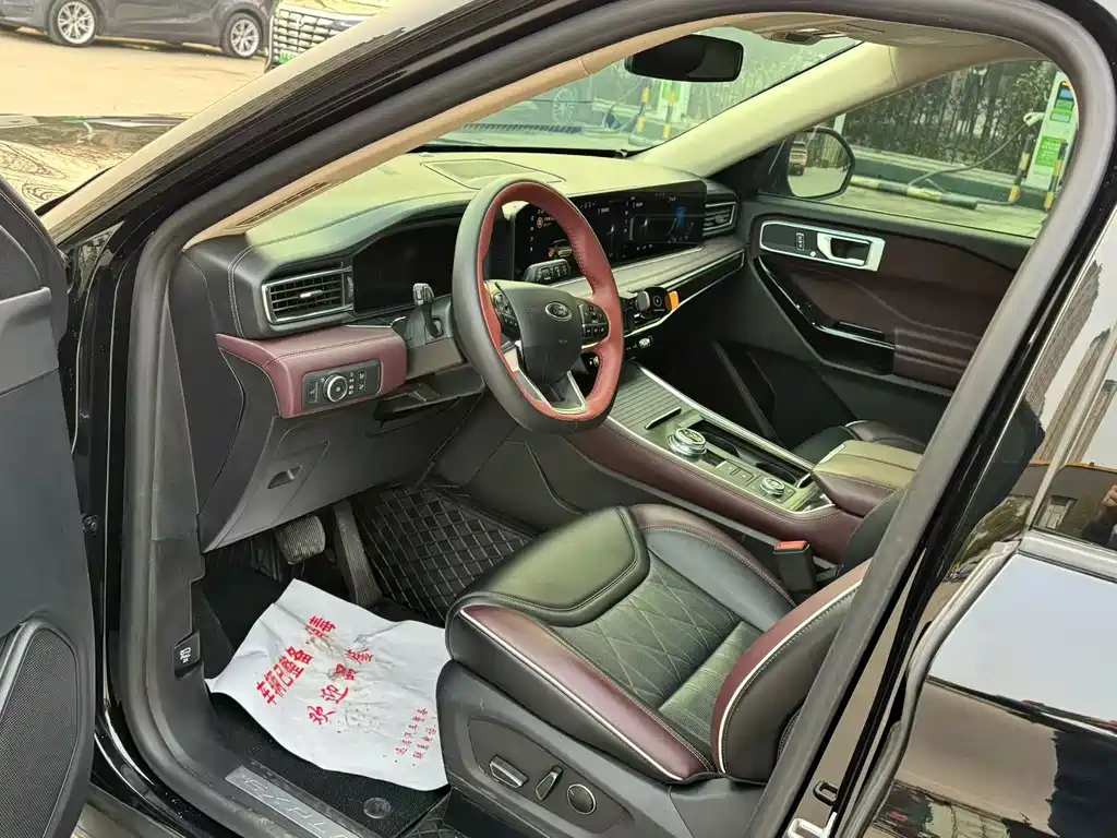 Explorer EcoBoost 285 4 WD Titanium 7-seat