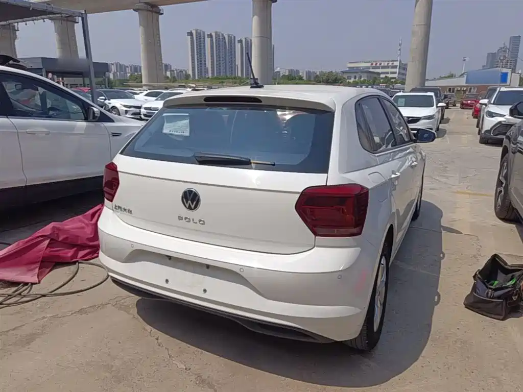 Polo Plus 1.5 L Auto Colorful Tech