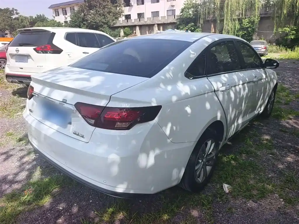 Emgrand GL UP 1.4 T CVT Leading Style