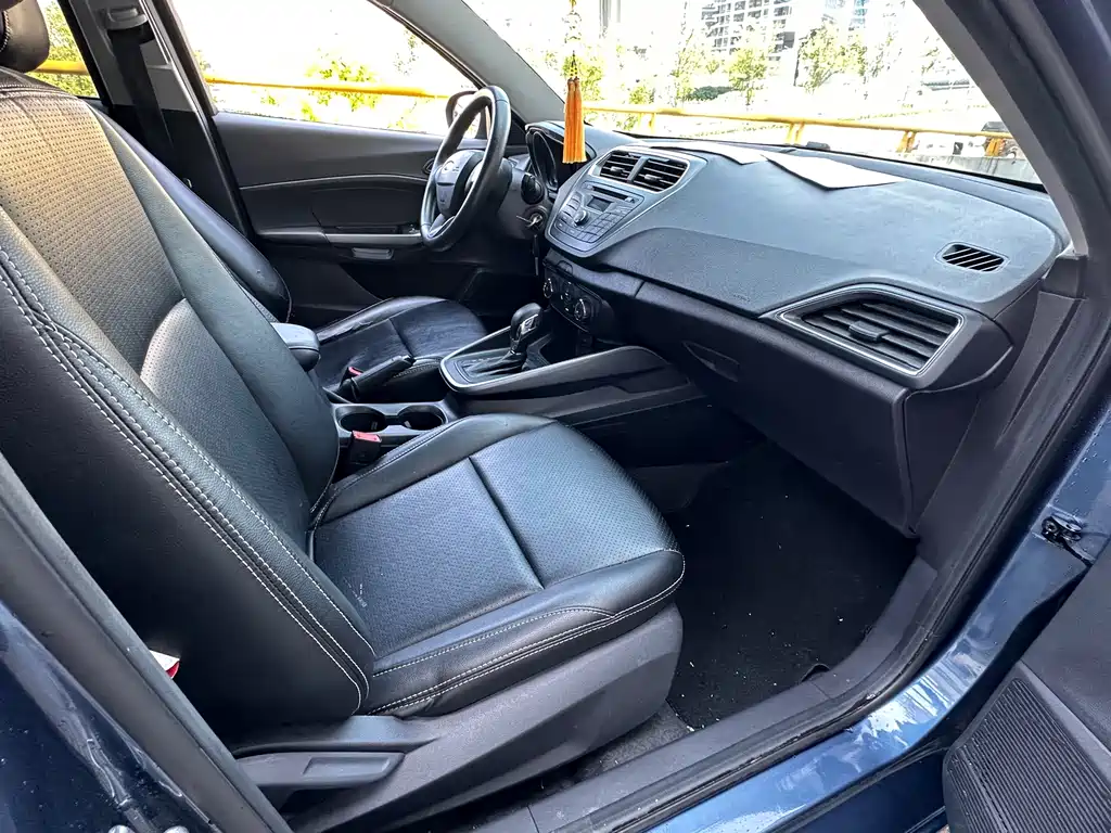 Escort Facelift 1.5 L Auto Quality Enjoyment( ) CN-VI
