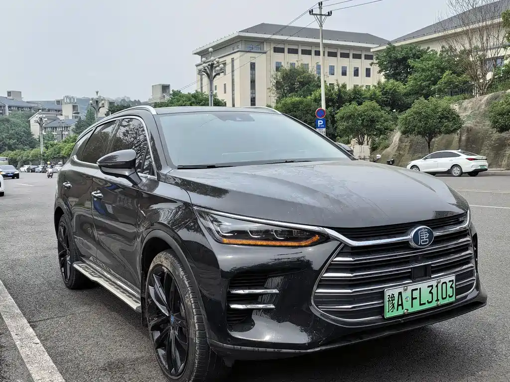 Tang NEV DM 2.0 T Full-time 4 WD Connected Genesis 7-seat CN-V