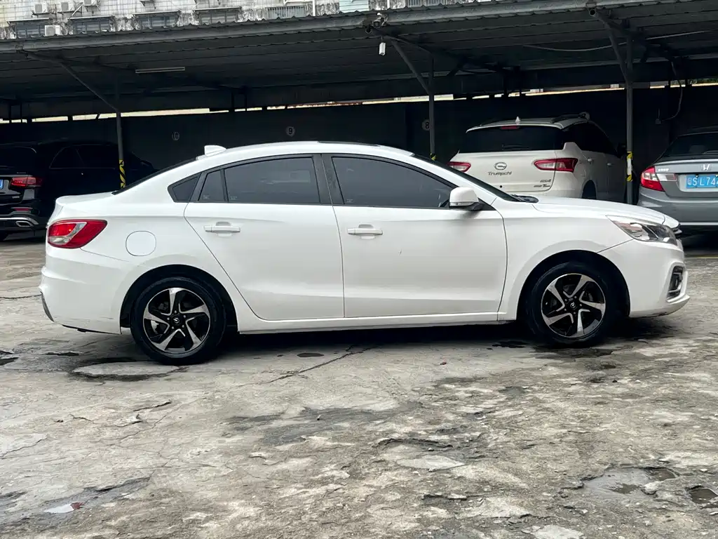 Family 1.6 L Manual Luxury