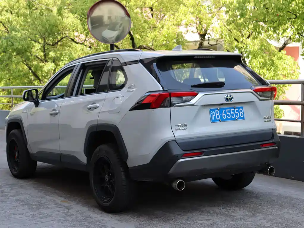 RAV4 Dual Engine 2.5 L E-CVT 4 WD Flagship