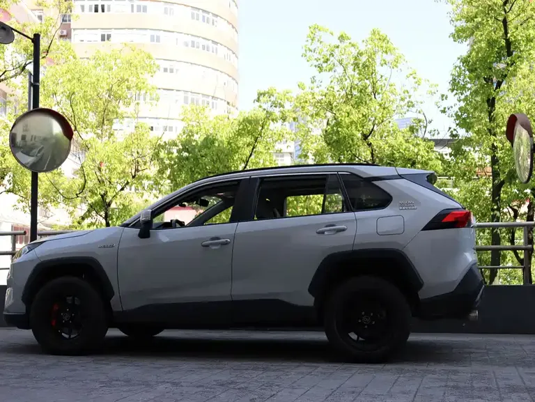 Toyota RAV4 Dual Engine 2.5 L E-CVT 4 WD Flagship