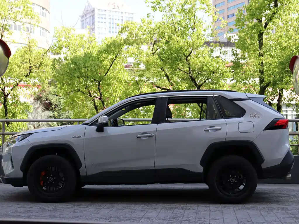 RAV4 Dual Engine 2.5 L E-CVT 4 WD Flagship