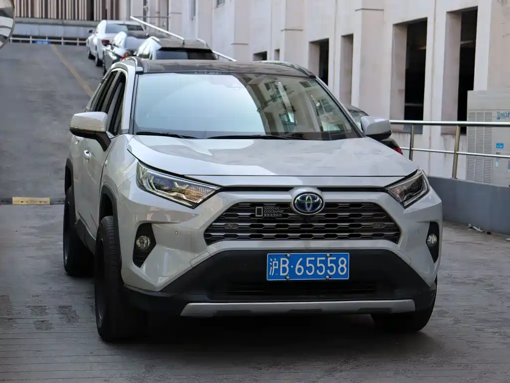 RAV4 Dual Engine 2.5 L E-CVT 4 WD Flagship