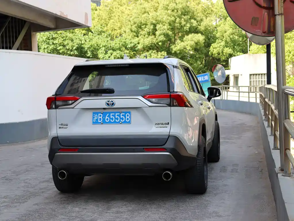 RAV4 Dual Engine 2.5 L E-CVT 4 WD Flagship