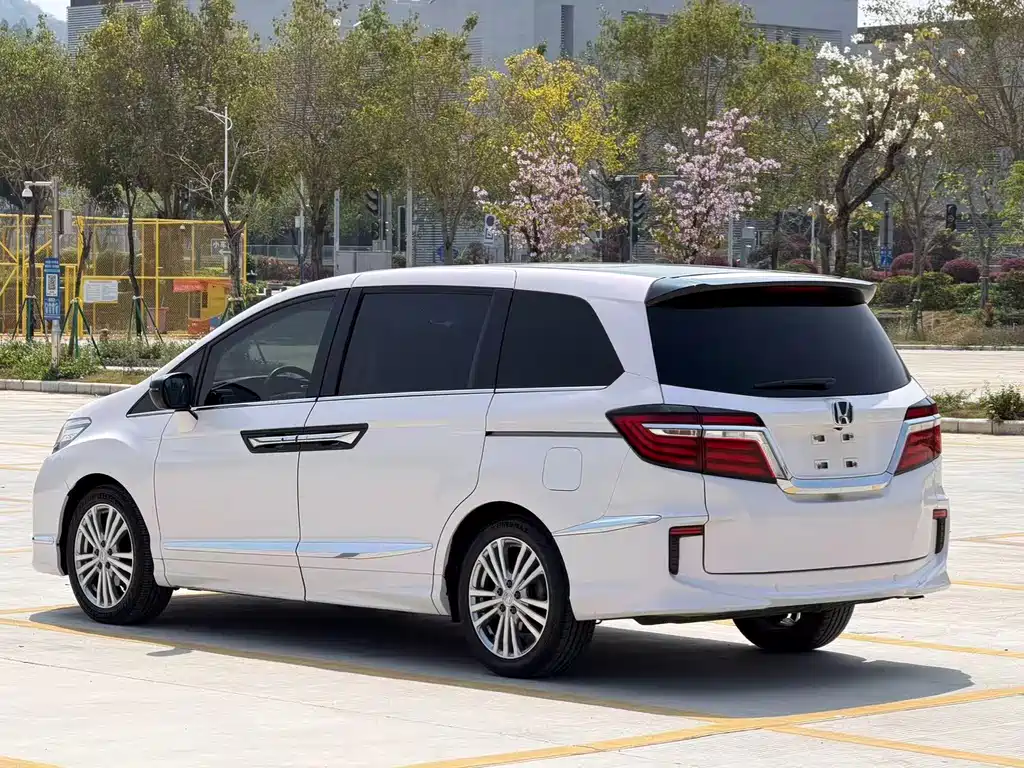 Elysion 2.4 L Luxury