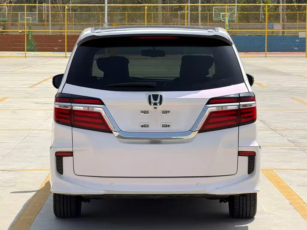 Elysion 2.4 L Luxury