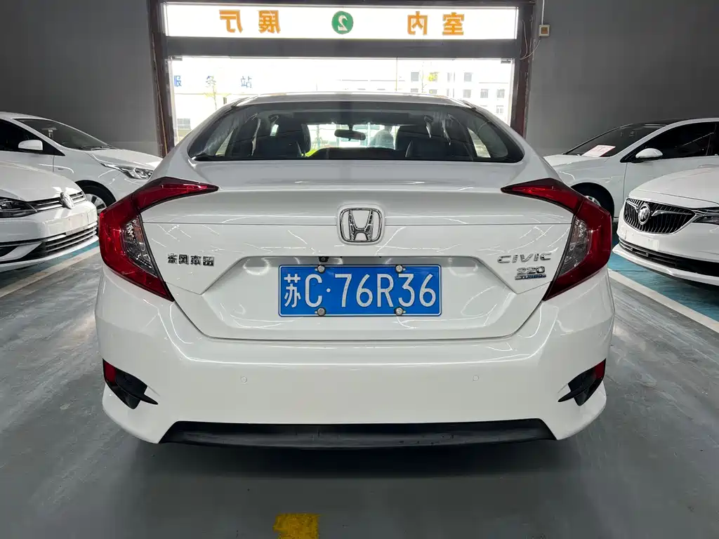 Civic 220 TURBO CVT Luxury