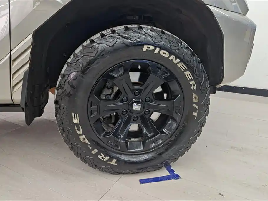 Tank 400 NEV Hi4-T Super Power