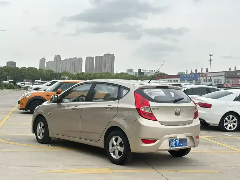 Hyundai Accent 瑞纳 2011款 两厢 1.4 L 自动时尚型GT
