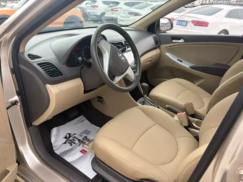 Accent 瑞纳 2011款 两厢 1.4 L 自动时尚型GT