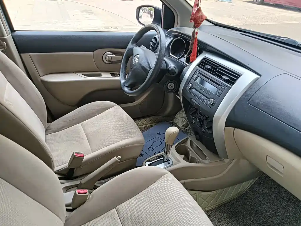 Livina 1.6 XE CVT Comfort