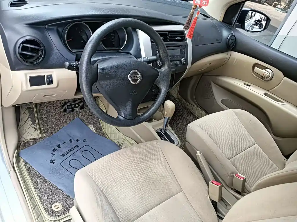 Livina 1.6 XE CVT Comfort