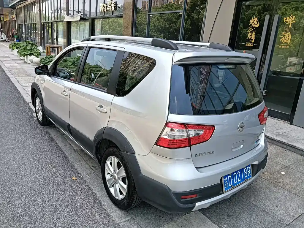 Livina 1.6 XE CVT Comfort