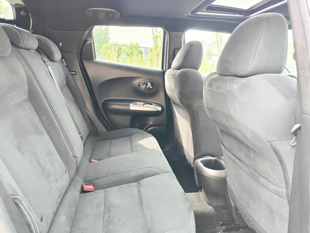 Infiniti ESQ 1.6 L Personality