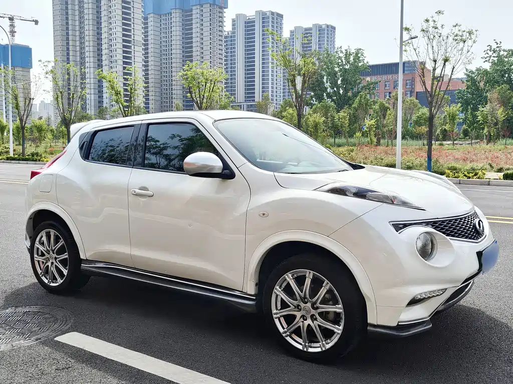 Infiniti ESQ 1.6 L Personality