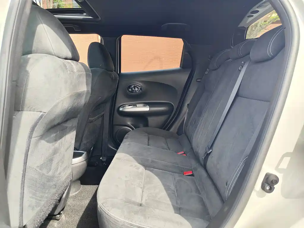 Infiniti ESQ 1.6 L Personality