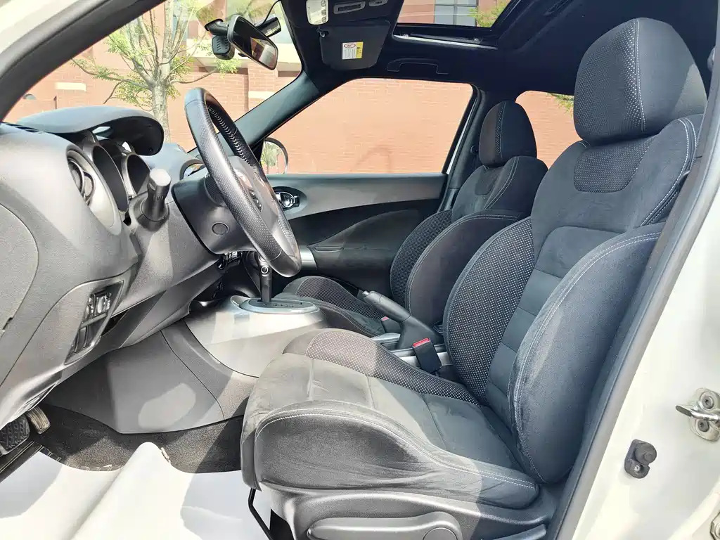 Infiniti ESQ 1.6 L Personality