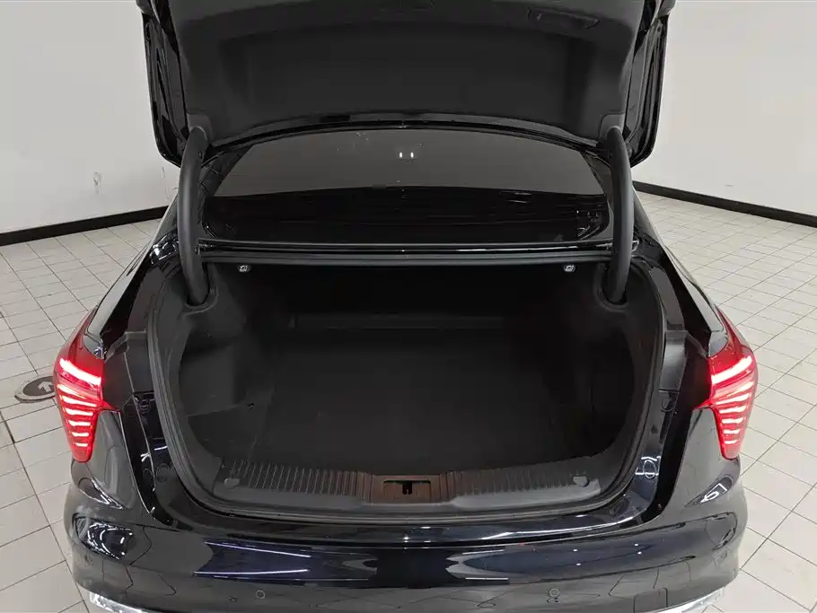 Hongqi H5 1.5 T DCT Connected Flagship Charm