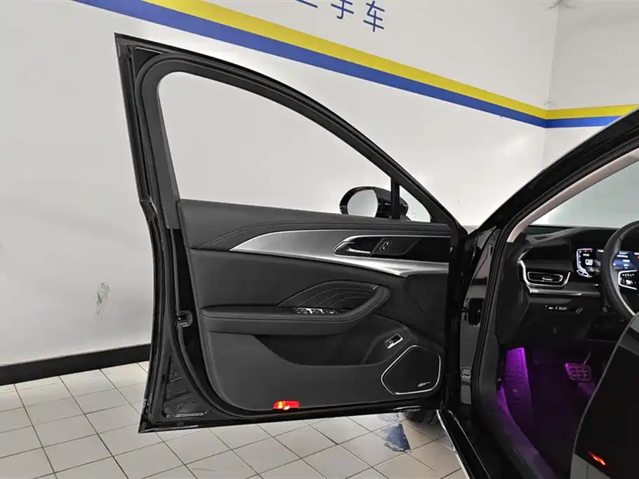 Hongqi H5 1.5 T DCT Connected Flagship Charm