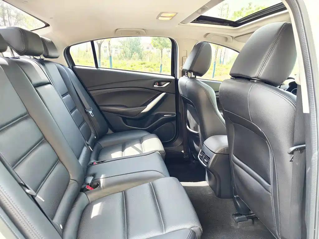 Atenza 2.0 L Blue Sky Luxury