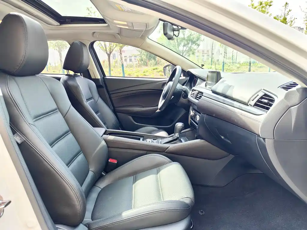 Atenza 2.0 L Blue Sky Luxury