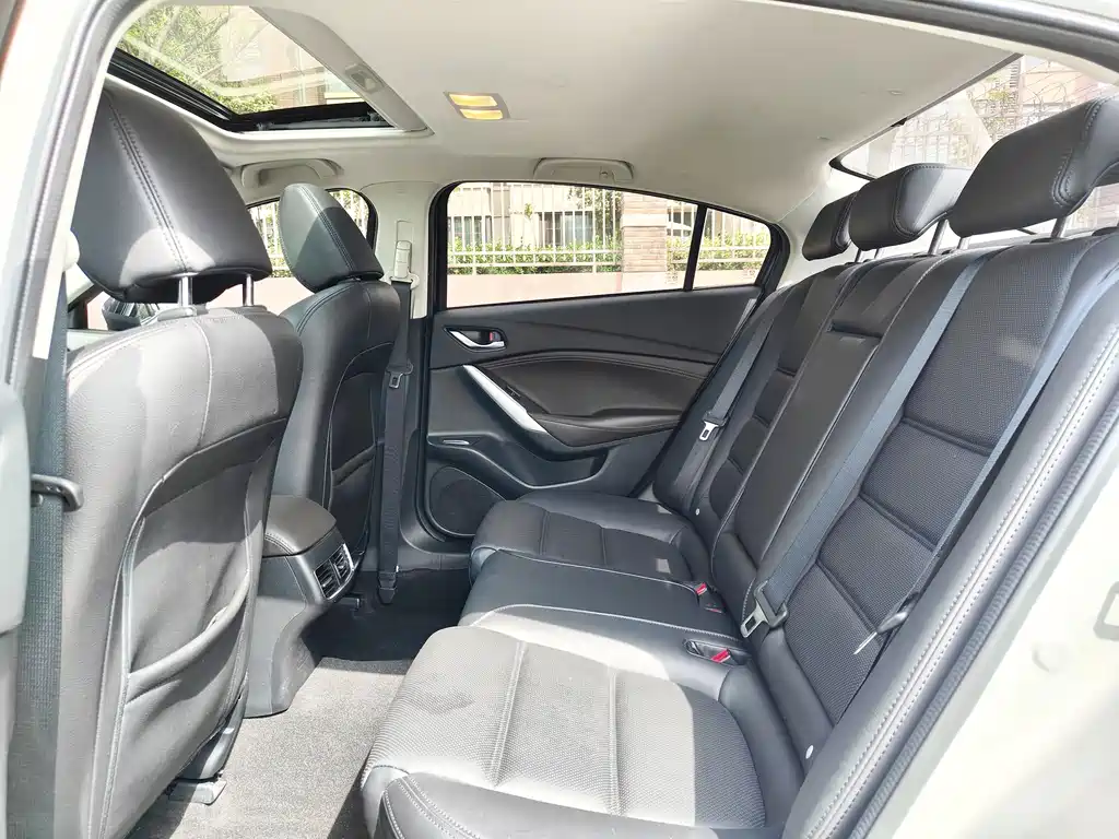 Atenza 2.0 L Blue Sky Luxury