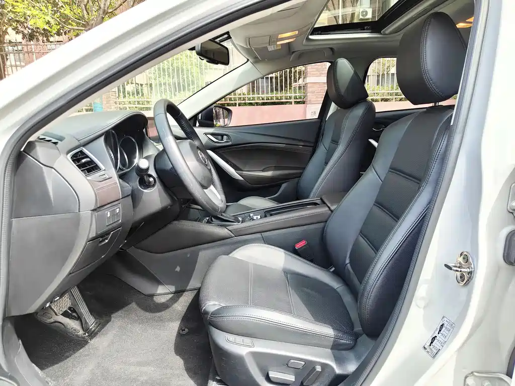 Atenza 2.0 L Blue Sky Luxury