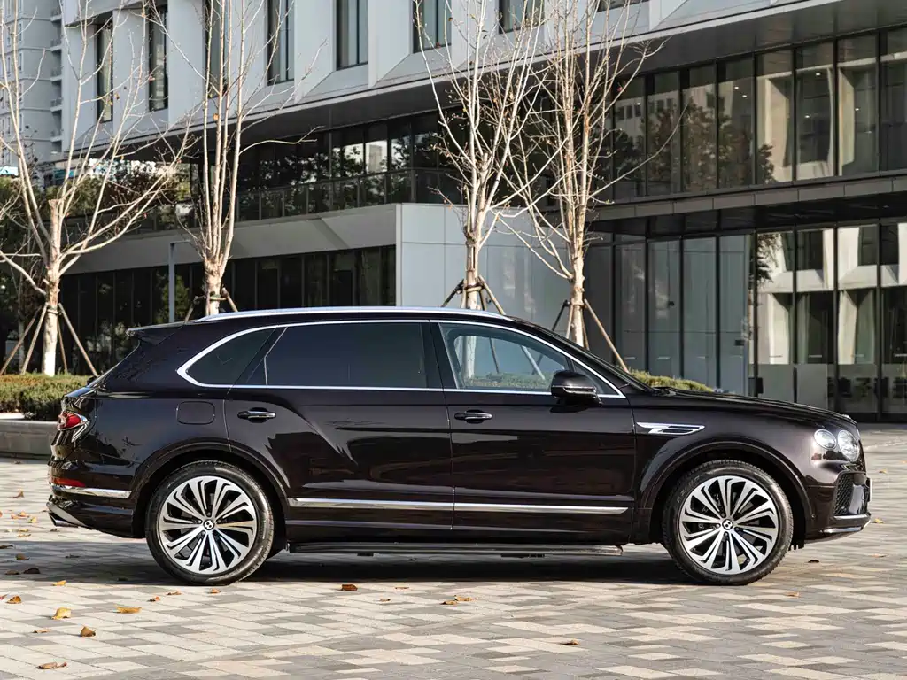 Bentayga 4.0 T V8 LWB Range