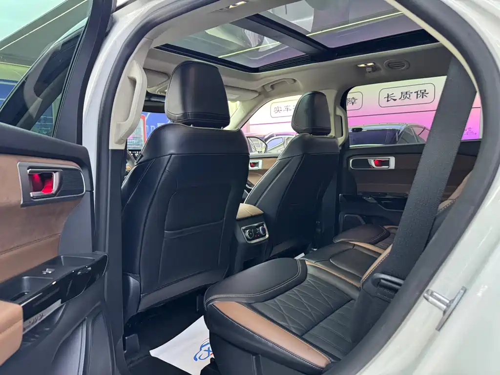 Explorer EcoBoost 285 4 WD Titanium 7-seat