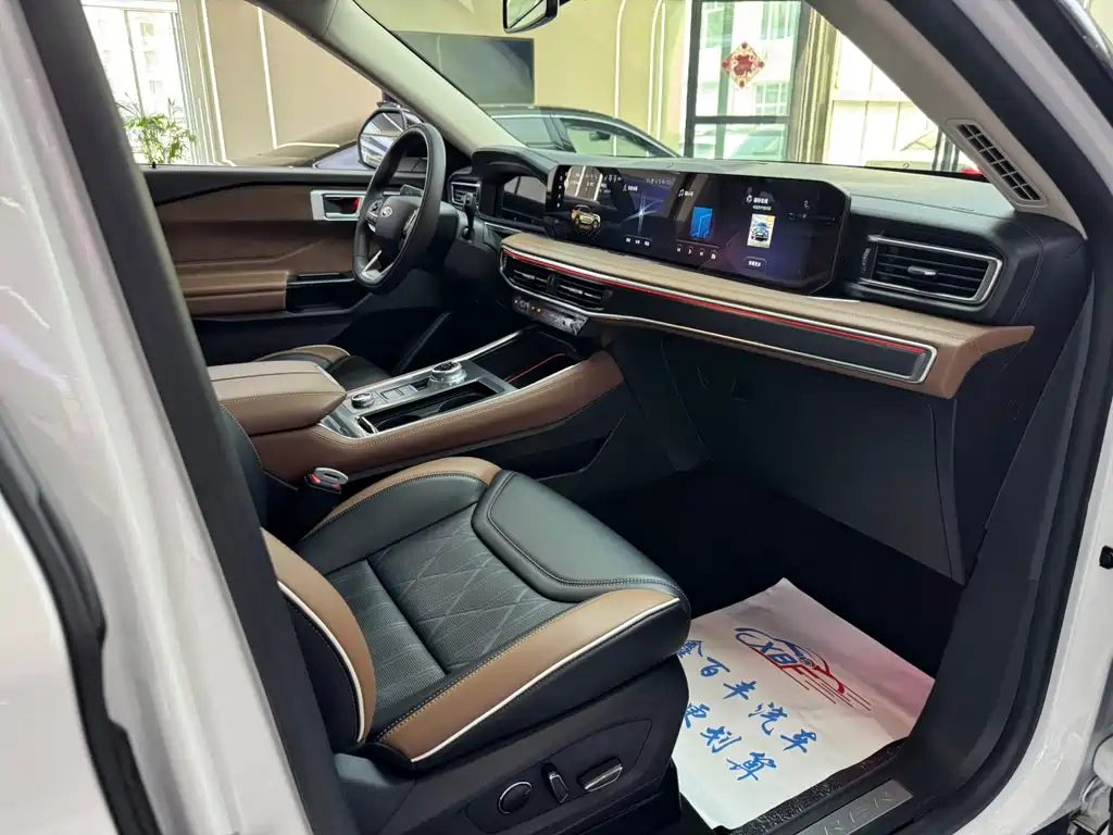 Explorer EcoBoost 285 4 WD Titanium 7-seat