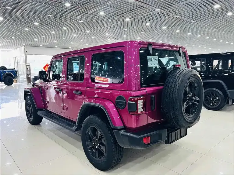 Jeep Wrangler 牧马人 2022款 2.0 T 高地巴哈马沙滩粉特别版
