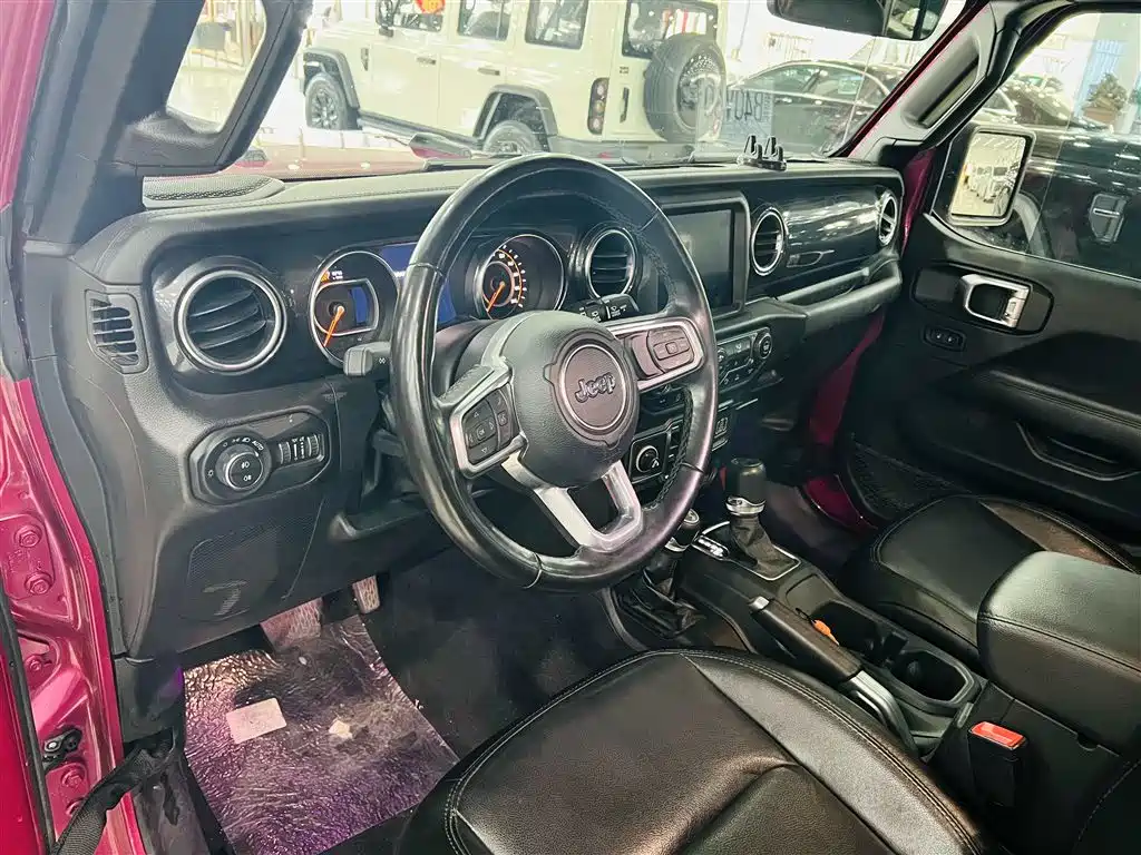 Wrangler 牧马人 2022款 2.0 T 高地巴哈马沙滩粉特别版