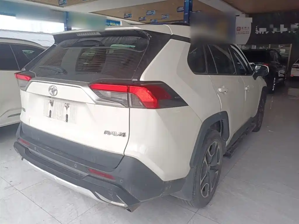 RAV4 2.0 L CVT 2 WD Distinguished